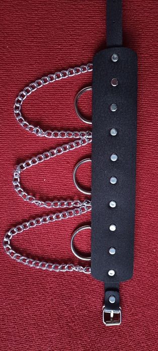 Choker z łańcuszkami i kółkami