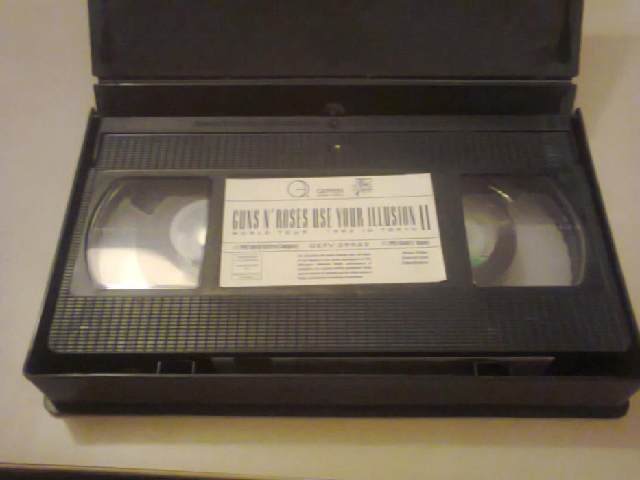 Cassete VHS dos Guns N´Roses "Use Your Ilusion II