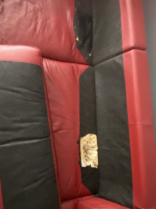 Sofá de couto vermelho em L