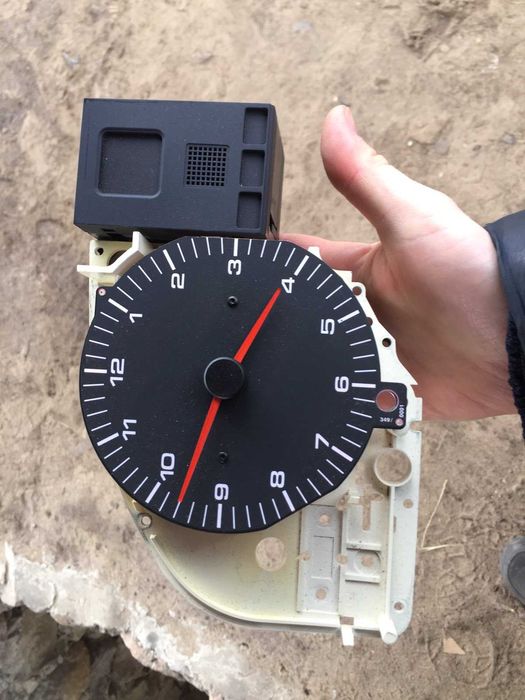 Часы и экранчик ошибок Ауди 80 б3 б4 бочка Audi 80 b3 b4 в панель