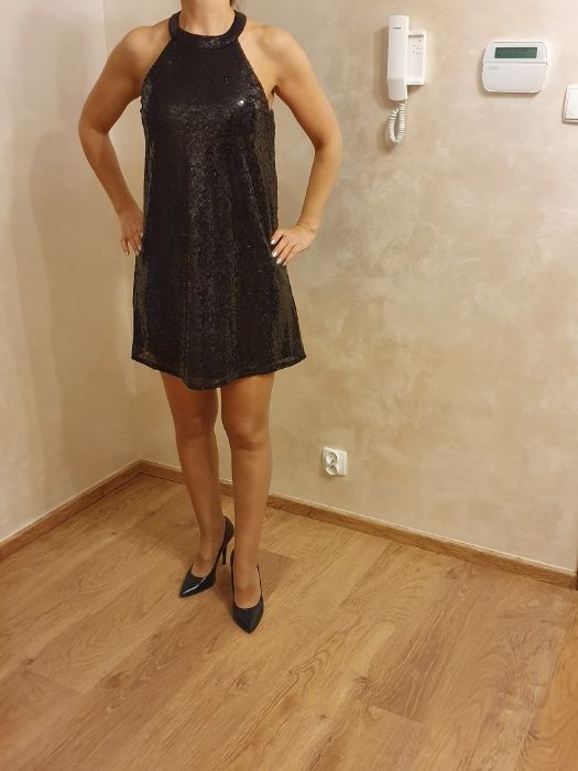 Śliczna błyszcząca sukienka