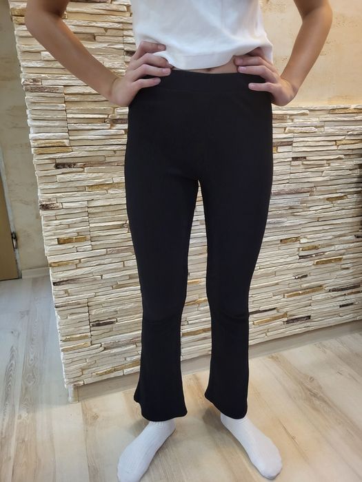 Spodnie czarne prążek dzwony