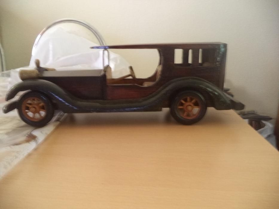 Carros em madeira