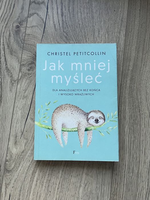 Książka jak mniej myśleć z leniwcem niebieska