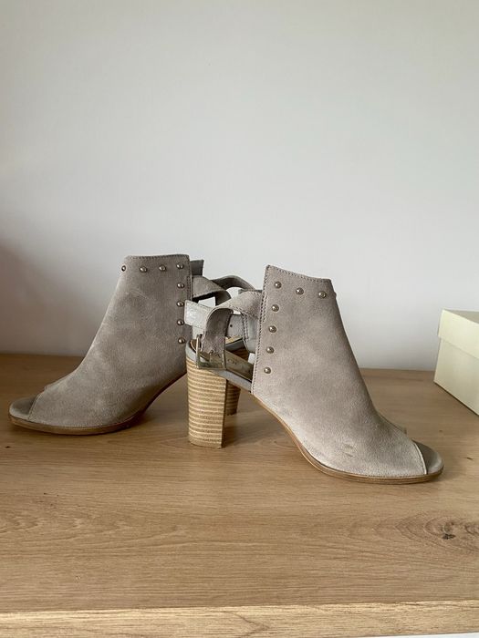 Buty na obcasie Lasocki