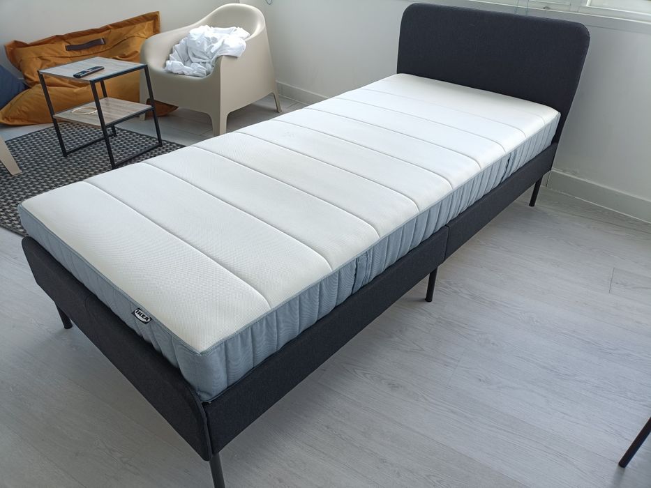 Cama de solteiro e colchão IKEA