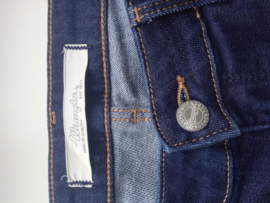 Женские джинсы Wrangler.