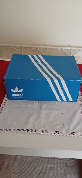 Caixa Adidas, vazia