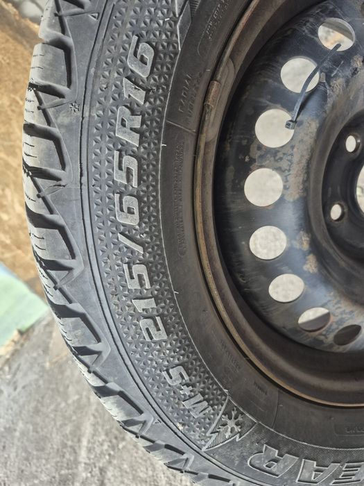 Покришки 225/65 R16 GOOD YEAR шиповані зимові