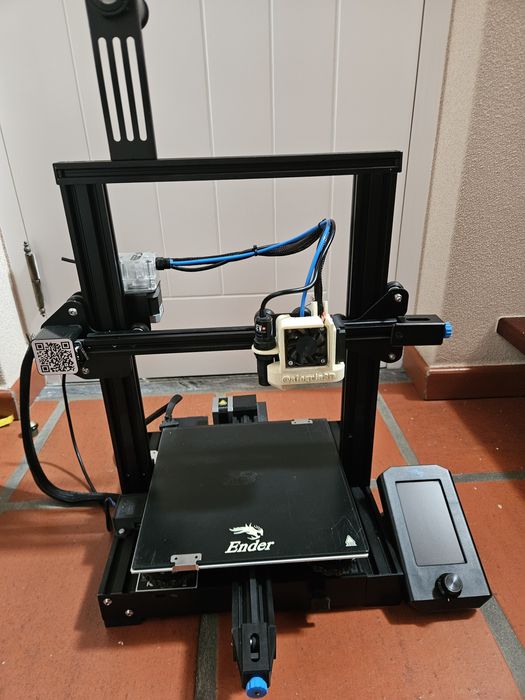 Creality Ender 3 V2 - Impressora 3D