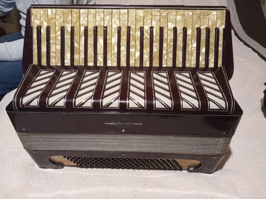 Sprzedam akordeon Rauner 120b
