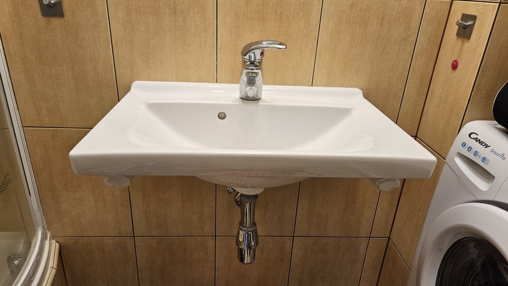 Umywalka wisząca  60 cm Bydgoszcz Czyżkówko