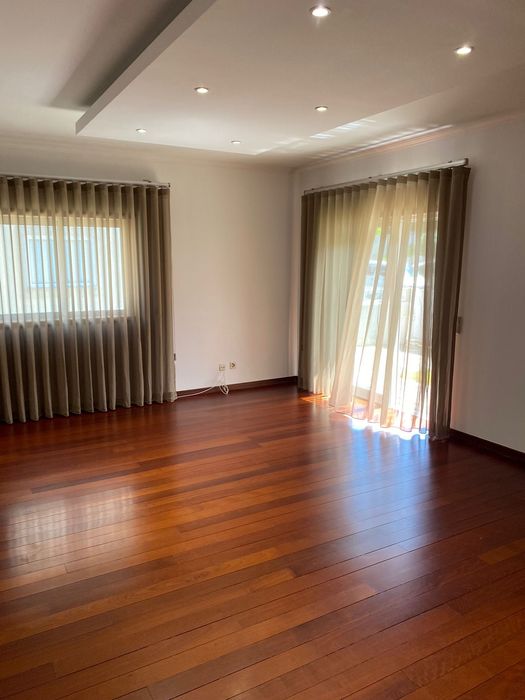 Moradia V4 para Arrendamento