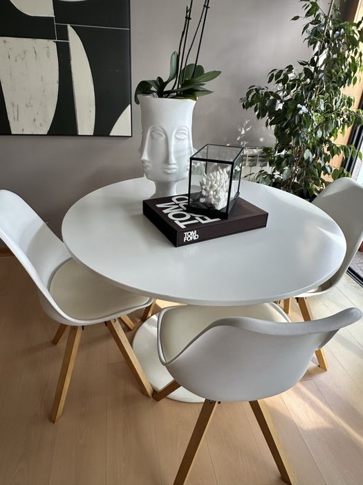 Mesa  redonda como nova