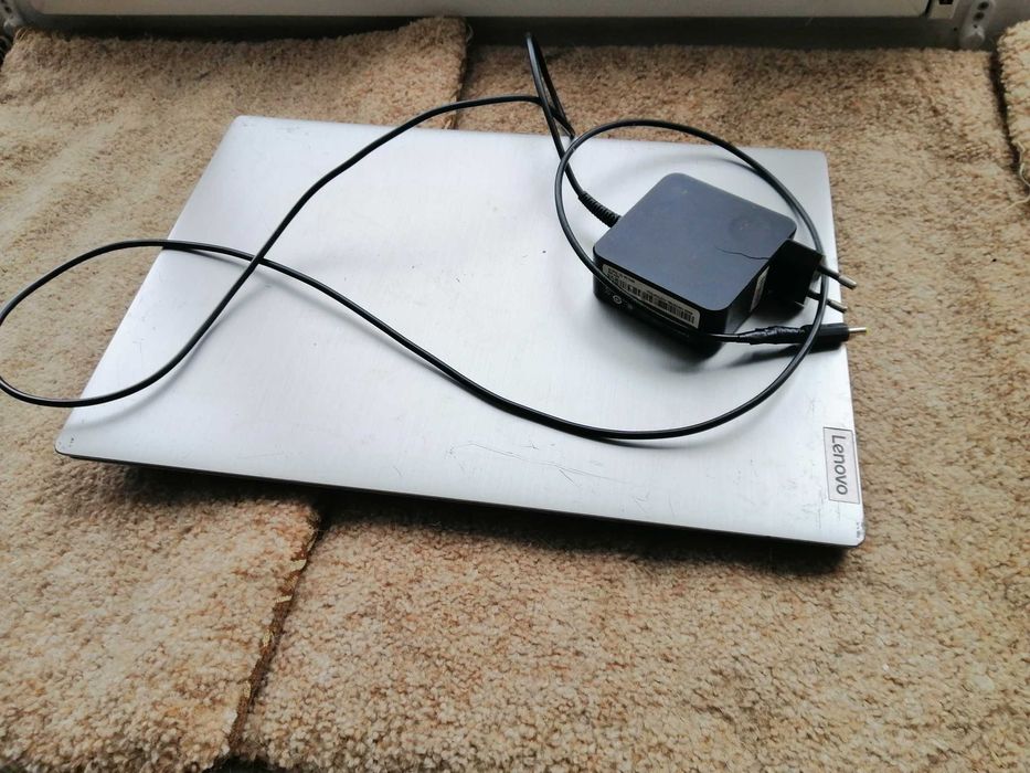 Продам робочий ноутбук Lenovo 15IML05 3000 грн