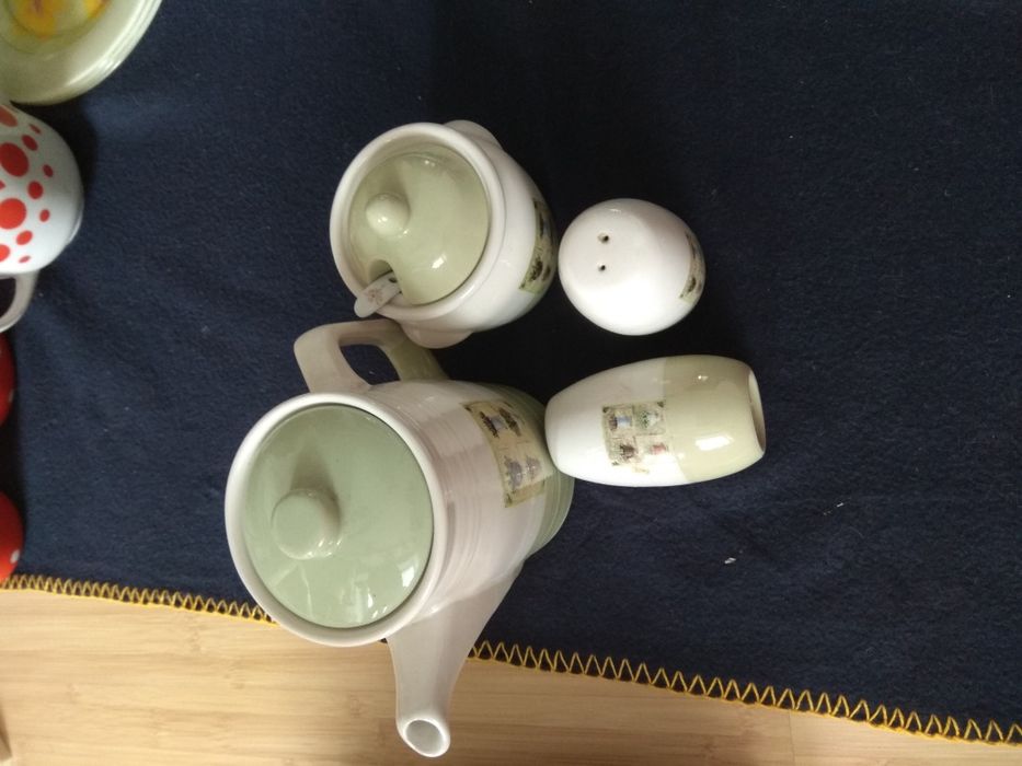 Подносы и посуда разная