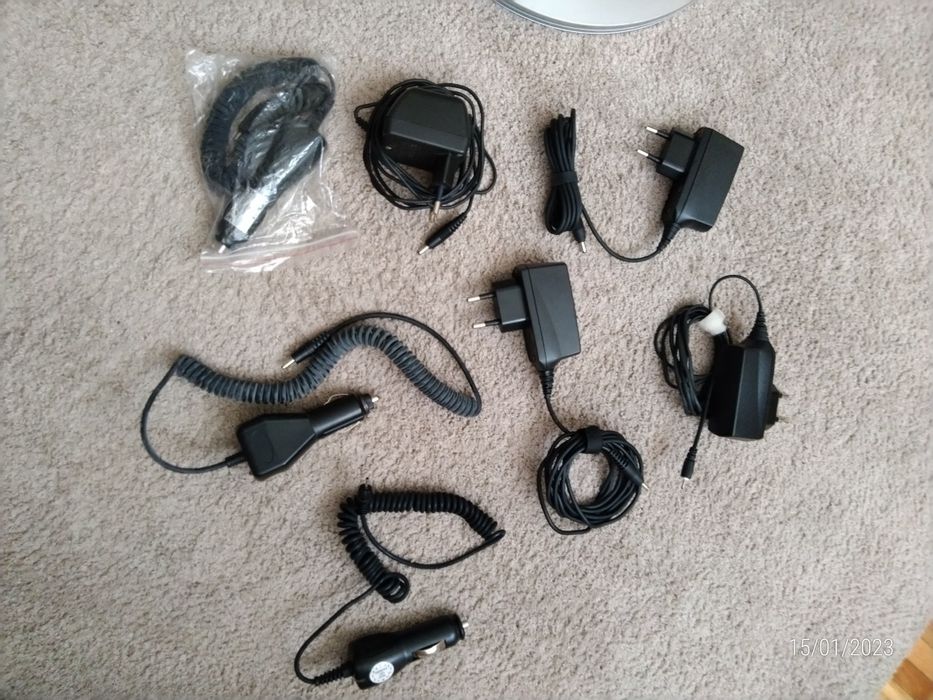 Carregadores telemóveis Nokia de 220v e de carro.
Alguns são novos.
Ta