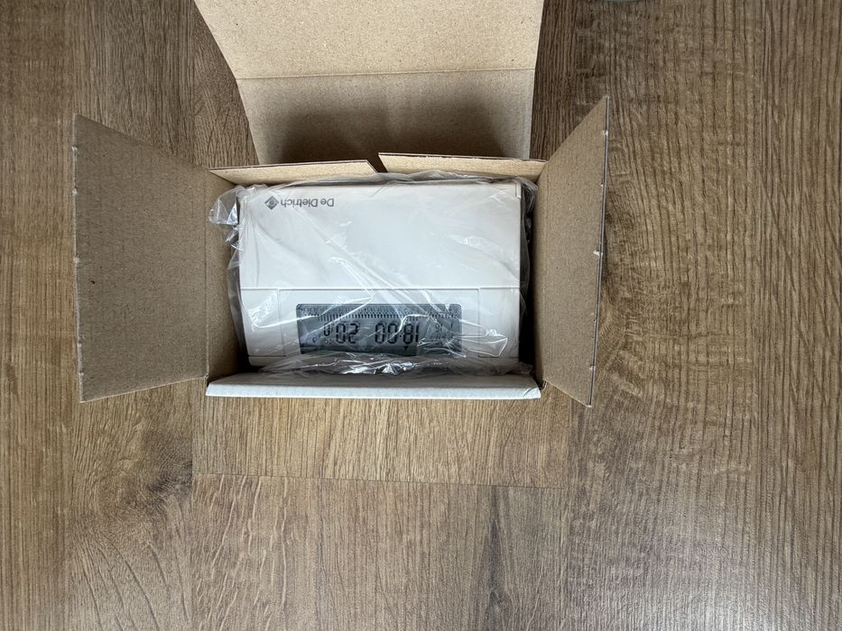 Termostat pokojowy programowalny AD247 De Dietrich