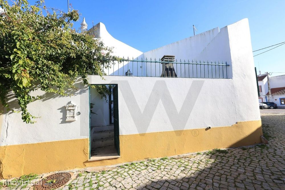 Moradia T3 em banda,  com charme Algarvio, no coração de Alcantarilha.