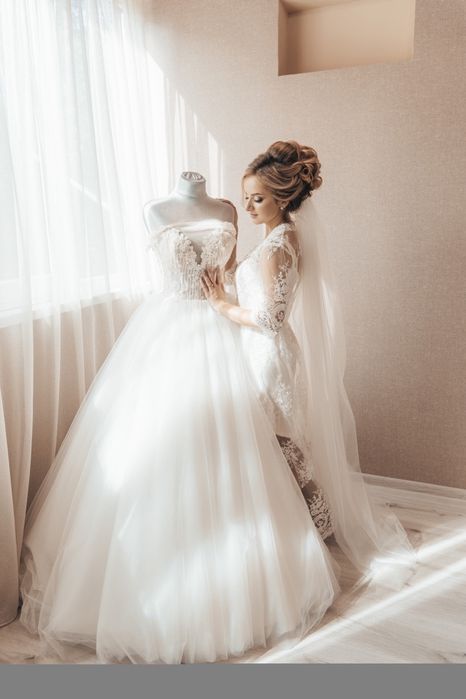 Весільна сукня