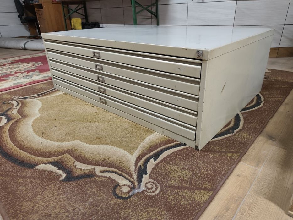 Szafka na mapy, plany, projekty, narzędzia itp.