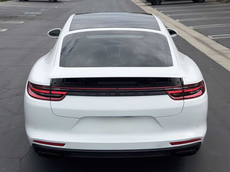 Porsche Panamera      2018