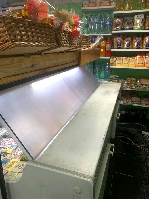 Продам холодильную витрину