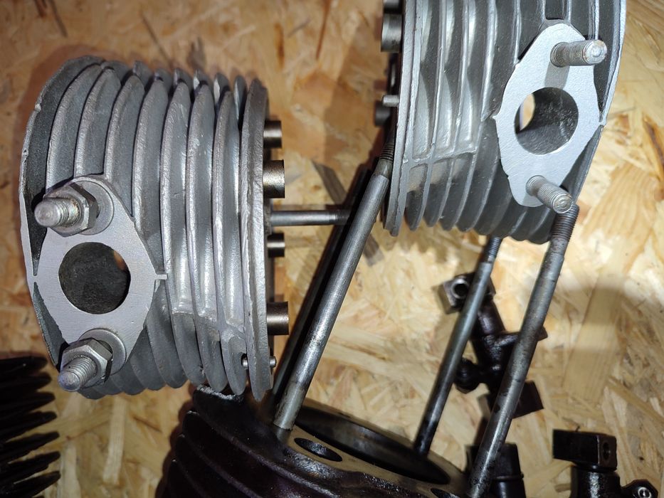 Головки з циліндрами до мото м61.