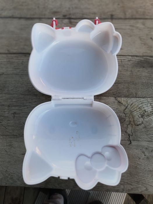 Torebka kuferek Hello Kitty dla małej modelki