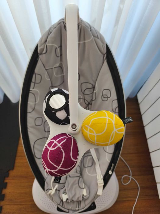 Espreguiçadeira mamaRoo 4moms (com redutor)