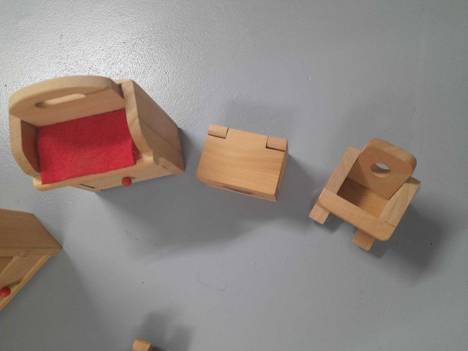 brinquedos de madeira  quarto de brincar