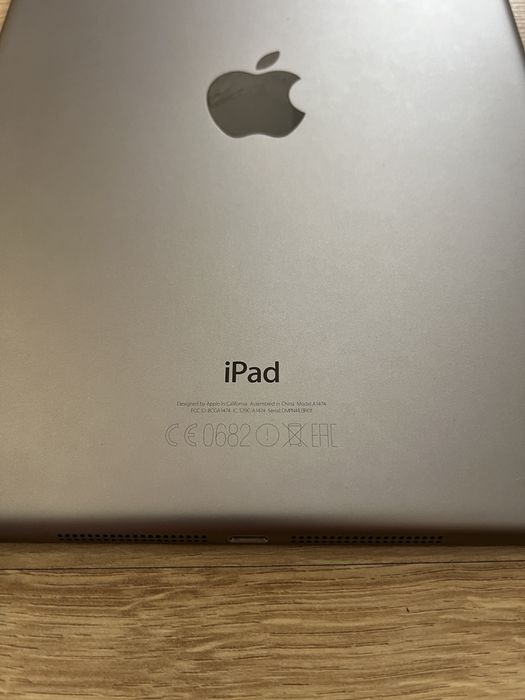 Apple iPad Air - 1a Geração - 32GB, Wi-Fi, 9.7" - Cinzento MD786B/B - A1474