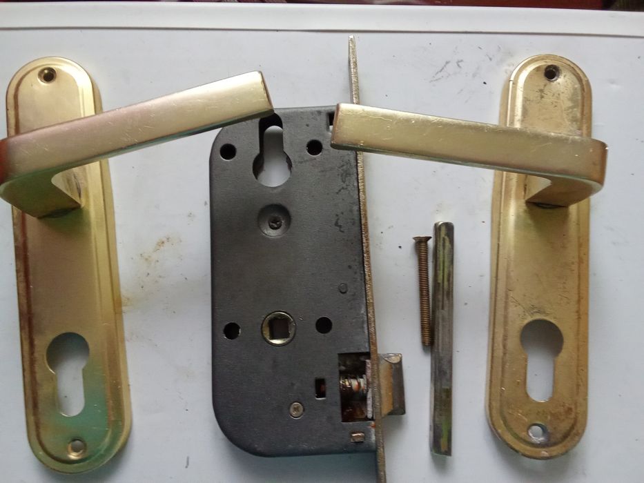 Продам врезной замок бу