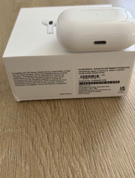 навушники AirPods Pro з MagSafe Charging Case
