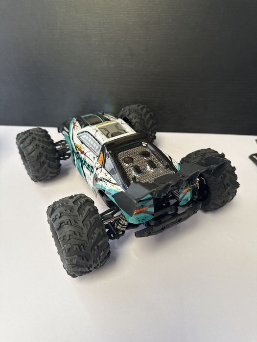 Remote-Controlled Car512765845989632003
