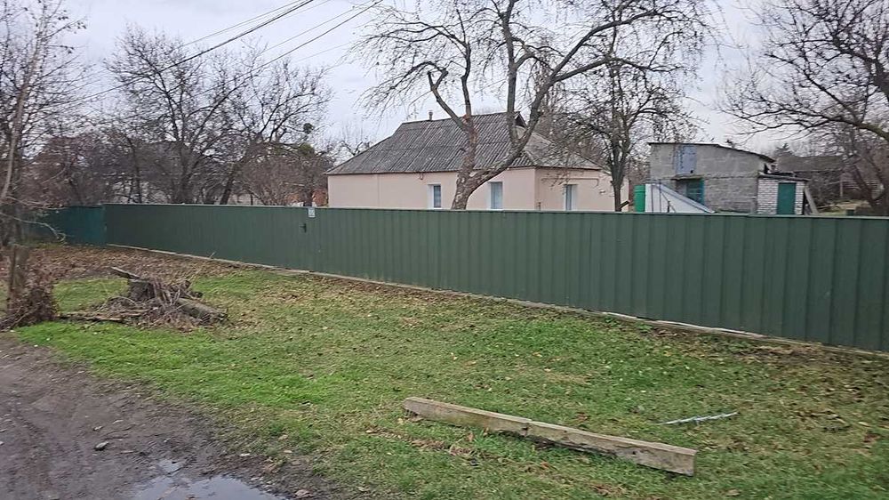 Неподалік від Ж.Д,вокзалу продається утеплений будинок в Яготині