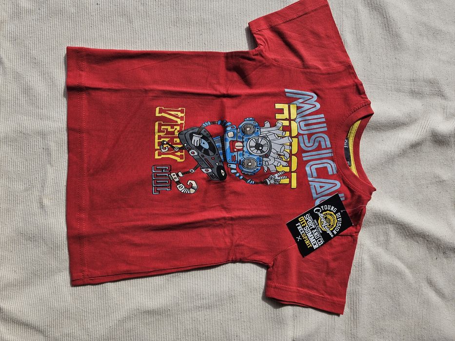 T shirts de menino 5 Anos novas com etiqueta