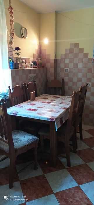 Stół dębowy z krzesłami