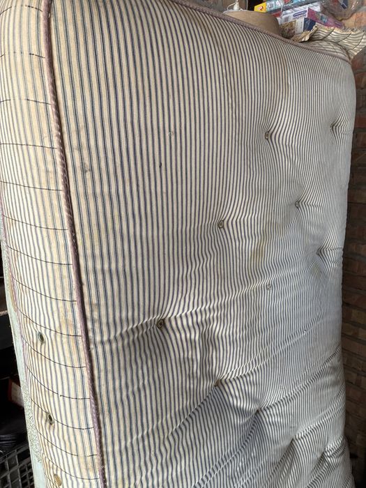 Матрац пружинний  віддам