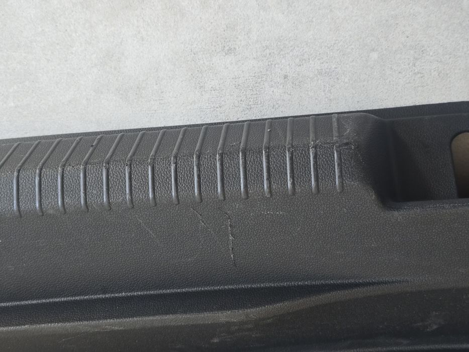 Osłona pasa tylnego próg bagażnika VW Golf VIII 8 HB Oryginał 5H6863459B