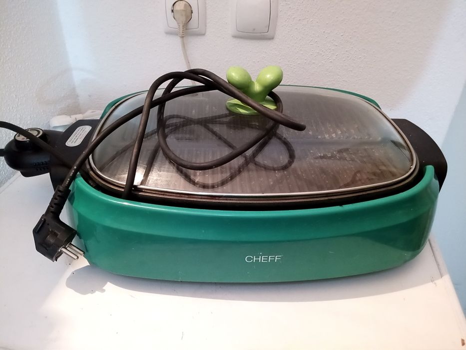 Grelhador eléctrico com tampa