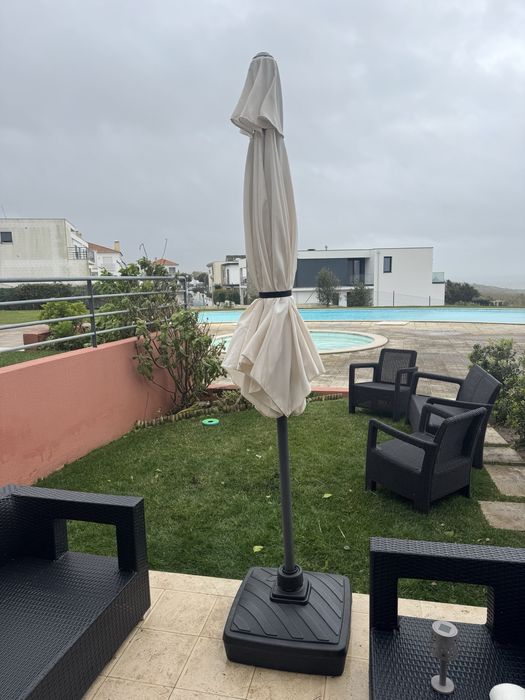 Chapéu de sol grande com base de plástico