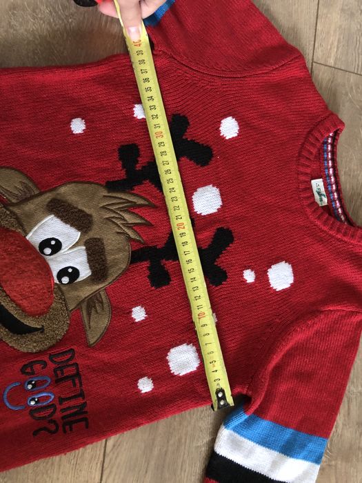 Продам новогодний свитер на возраст 8/9 лет