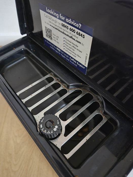 Máquina de Café - Delonghi Magnífica