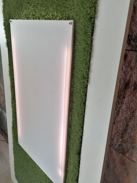 Moldura com relva e acrílico luminoso