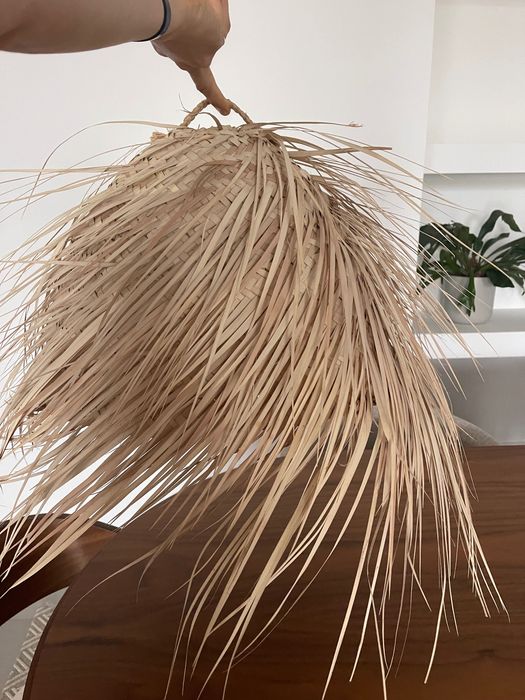 Abajour em Palma OFERTA DA LÃMPADA , formato balão