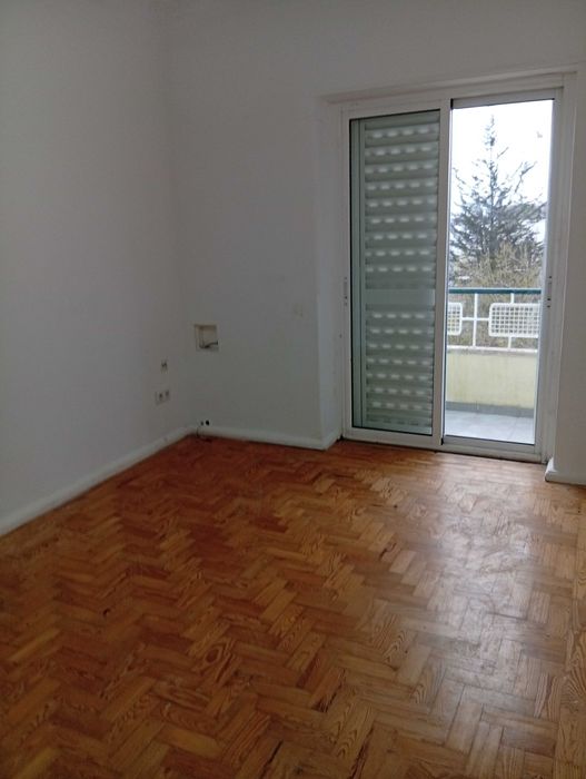 Apartamento T2 em Almada junto ao Hospital Garcia de Horta