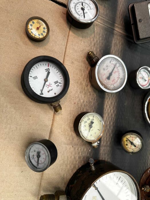 Conjunto de manómetros antigos