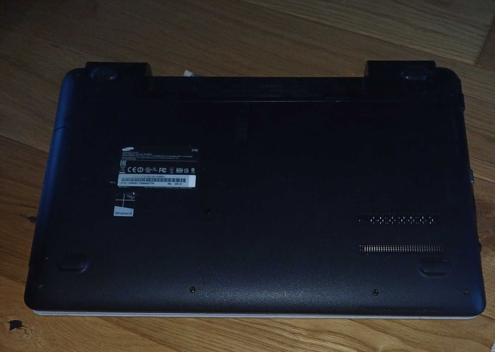 Laptop Samsung NP270E Core I3 SSD 4GB RAM niekompletny