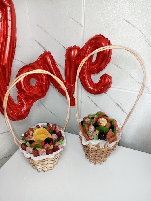 Букети з цукерок,солодкі букети, букет з сухофруктів,смачні букети